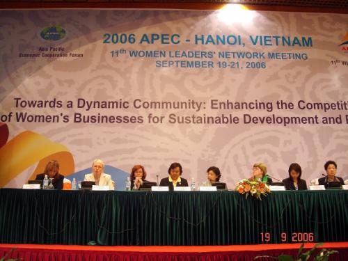 Встреча-Сети-женщин-лидеров-стран-АТЭС-Ханой-Вьетнам-2006-770x578