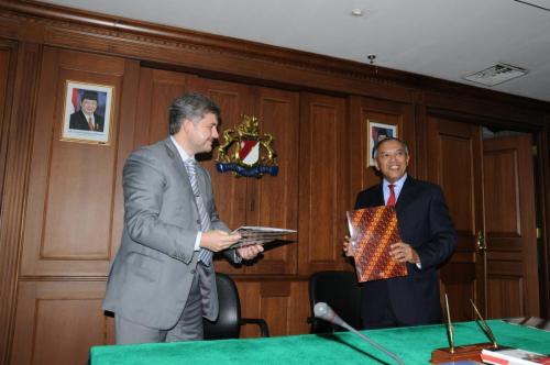 подписание-соглашения-с-г-ном-Диди-Суевондо-Вице-Президентом-ТПП-Индонезии
